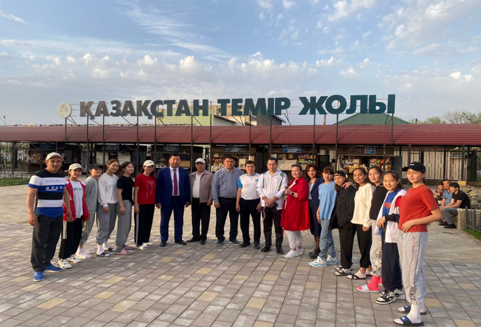 ЕКІ ДҰРКІН ҚАЗАҚСТАН МЕКТЕП ЧЕМПИОНЫ