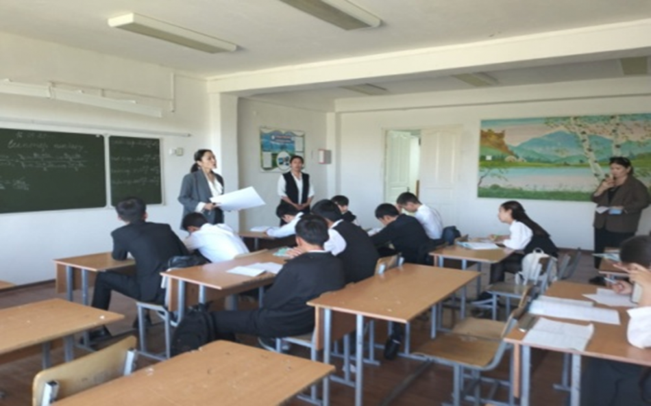 «Түркістан Ахмет Ясауи» кәсіби колледжі мамандары У.Байырбекова, А.Курганбаева келіп, 9-сынып  оқушыларымен кездесуі