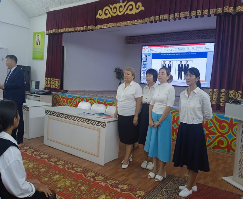 Мектеп ережелерімен және мектеп формасын оқушыларға ескертті